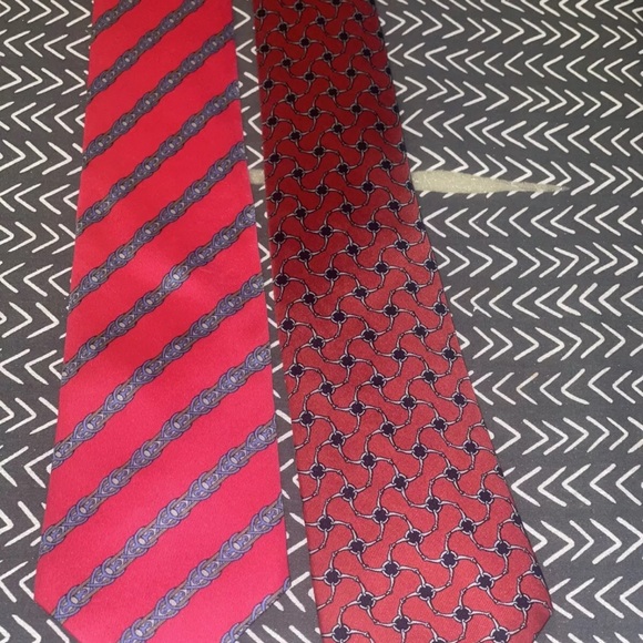 Red Striped Men's Tie - Picture 6 of 10